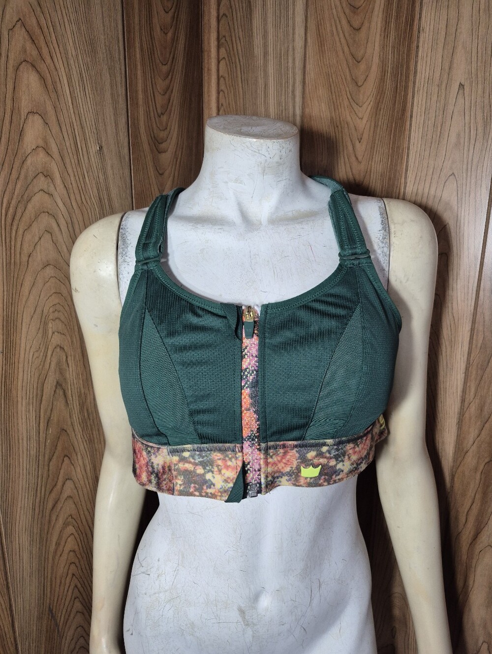 Shefit Sports Bra Green Size Sz M..in great condition..no holes spots or damage.